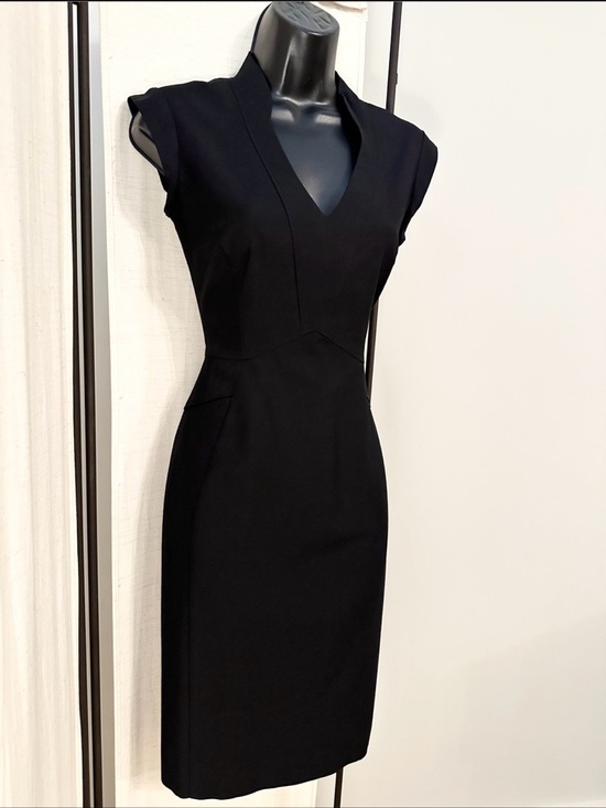 Reiss Dresses & Skirts - Reiss Black V-Neck Cap Sleeve Midi Sheath Dress